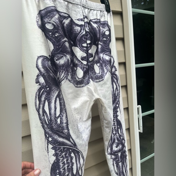 Skeleton Bones Leggings - Picture 7 of 8
